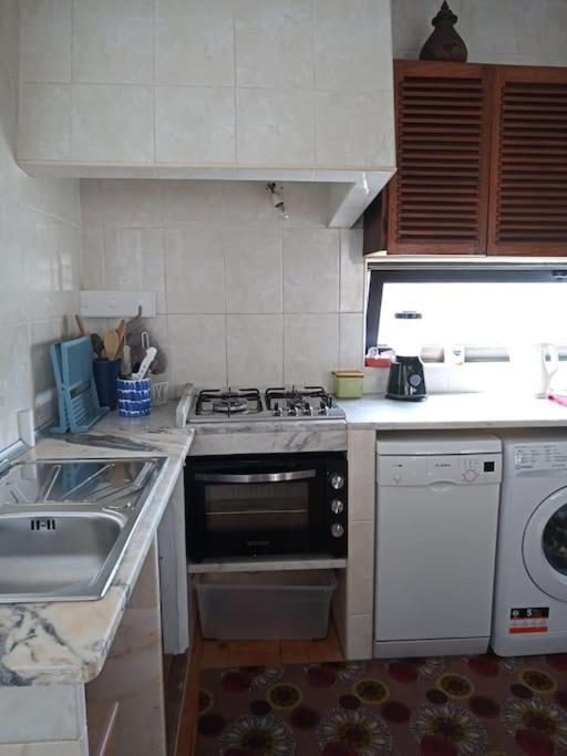 Traditional House With 2 Floors - 5 Minutes From * Salema